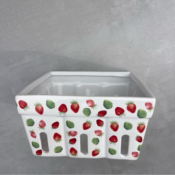 Porcelain Berry Basket - Picture 3 of 7